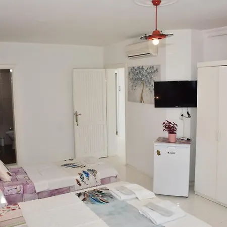 Beyaz Alacati Bed and Breakfast *