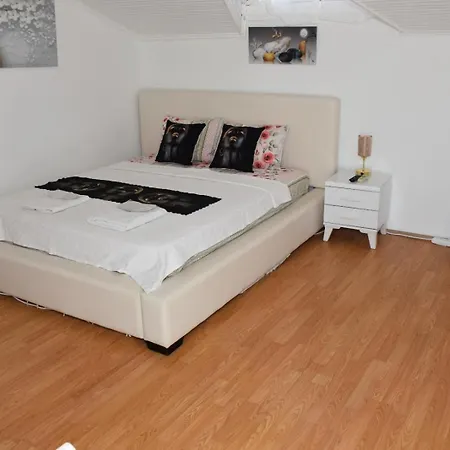 Beyaz Alacati Bed and Breakfast *
